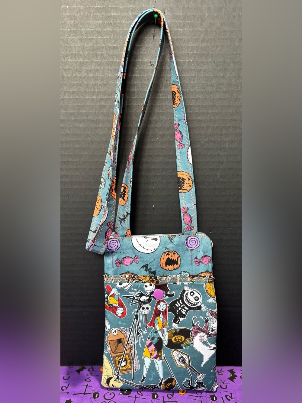 Nightmare Before Christmas Halloween Quilted Tote Bag & Phone Pouch W/Bracelets - Picture 4 of 7
